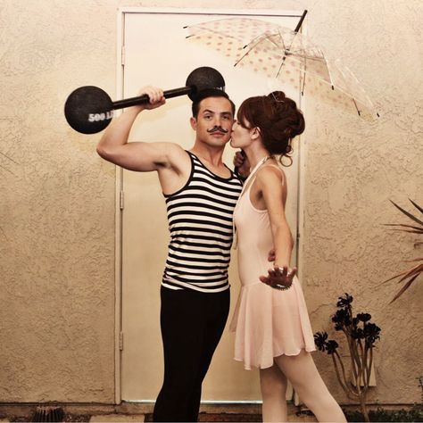 Halloween costumes by  Delovely Details. Tightrope Walker and Strong Man from Vintage Circus Strong Man Costume, Diy Karneval, Vintage Circus Costume, Karneval Diy, Circus Strongman, Cirque Vintage, Tightrope Walker, Vintage Circus Party, Halloween Circus