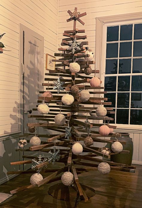 Wood Lathe Christmas Tree, Dowel Tree Diy, Stick Xmas Tree, Wood Stick Christmas Tree, Tobbaco Stick Ideas, Chicken Enrichment, Alternative Christmas Tree Diy, Stick Tree, Stick Decor