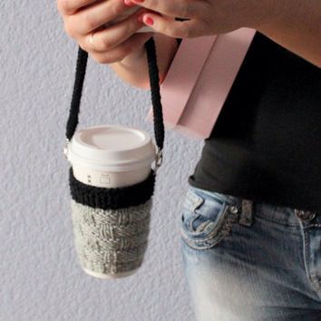 Knit Cup Cozy, Knit Coffee Cozy, Cozy Travel, Crochet Water Bottle Holder, Crochet Mug Cozy, Crochet Cup Cozy, Coffee Cup Holder, Mug Rug Patterns, Coffee Cup Cozy