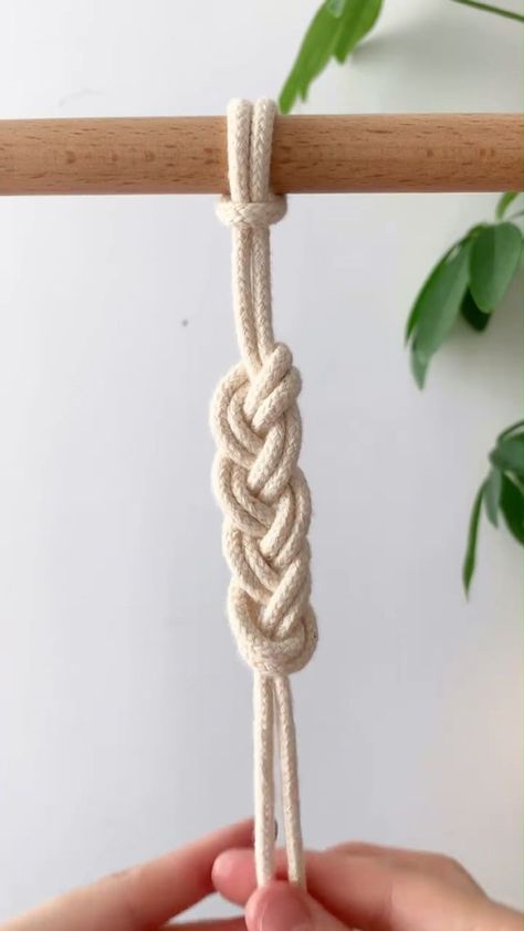 Simpul Makrame, Pola Macrame, Simple Macrame, Macrame Plant Hanger Tutorial, Macrame Plant Hanger Patterns, Macrame Knots Tutorial, Macrame Knots Pattern, Diy Macrame Plant Hanger, Macrame Wall Hanging Patterns