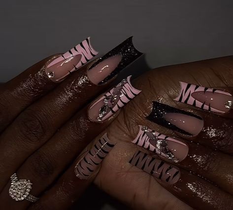 Fall Nail French Tip Designs, French Tip Cheetah Nails, French Tip Cheetah Print Nails, Pink Cheetah French Tip Nails, Tiger Print French Tip Nails, Nails Tiger, Tiger Stripe French Tip Nails, Pink Black Nails, Tiger Nails