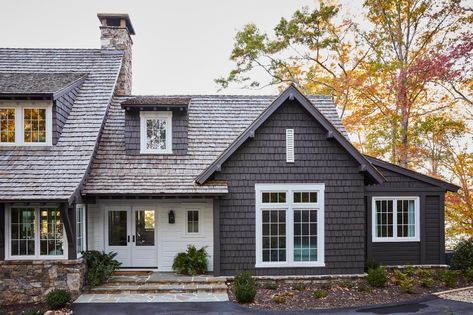 M06 Dark Cedar Shake House, Ranch Lake House Exterior, Timeless Lake House Exterior, Dark Cedar Shake Siding, Cape Cod Cabin, Adirondack House Exterior, Salt Box House Exterior Modern, Lake House Exteriors, Lake House Exterior Paint Colors