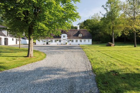 Danish Farmhouse, French Farmhouse Decorating, Danish House, Historic Renovation, Provence Style, Beautiful Cottages, Fantasy Homes, Thatched Roof, Nordic Interior