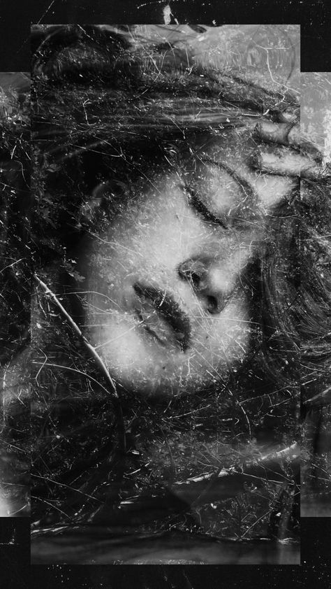 By Isili Shattered Portrait, Shattered Mirror, Photo Noir, Mirror Photo, Ansel Adams, Photography Inspo, Portrait Drawing, Dark Art, Antonio Mora Artwork