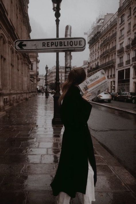 @ilylouisa Summer Academia, Anna And The French Kiss, Dark Acadamia, Chaotic Academia, London Aesthetic, Old Paris, Paris Aesthetic, Emily In Paris, Old London