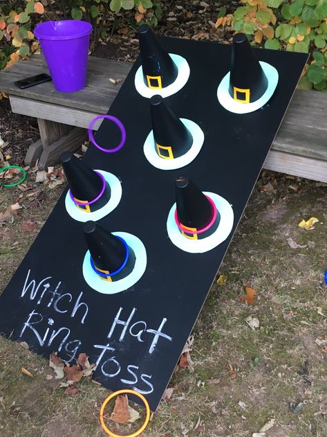 Witch Hat Ring Toss, Diy Witch Hat, Halloween Party Ideas For Kids, Pelottava Halloween, Diy Halloween Dekoration, Diy Witch, Fun Halloween Party Games, Strašidelný Halloween, Dekorasi Halloween