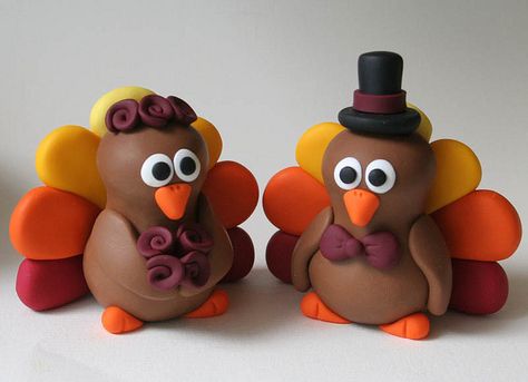 Turkey Wedding Cake Topper by fliepsiebieps1, via Flickr Bakeable Clay, Chocolate Turkeys, Turkey Cake, Clay Halloween, Turkey Wedding, Clay Items, Foam Clay, Decorative Cakes, Craft Projects For Adults