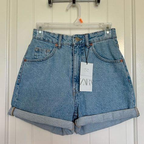 Brand New With Tags Zara Denim Shorts With Rolled Hem. Only Worn To Try On, No Flaws. Feel Free To Make Offers! Flowy Shirts, High Wasted Shorts, Mickey Shorts, Mom Denim, Tweed Shorts, Black High Waisted Shorts, Mid Length Shorts, Off White Dresses, Zara Shorts