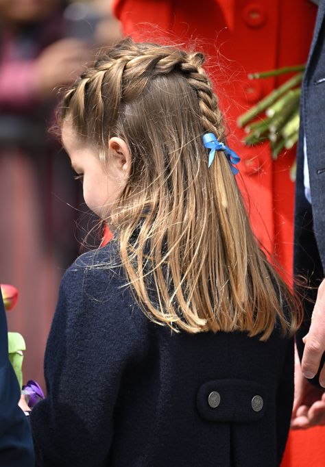 Princess Charlotte at Cardiff Castle on June 4 Prince Charlotte, Medium Size Braids, Princesa Charlotte, Side French Braids, Pulled Back Hairstyles, Hair Icon, Athletic Hairstyles, Princesa Diana, Hair Reference