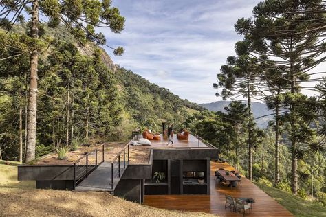 In Brazil, a Rooftop Deck Takes a Mountain Home to New Heights - Dwell Outdoor Shrubs, Atelier Interior, Staircase Outdoor, Stairs Window, Farmhouse Scandinavian, Dwell Magazine, Interior Industrial, Loft Studio, Industrial Warehouse