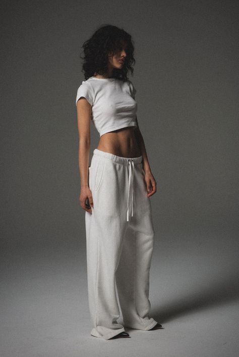 An elevated loungewear essential. The Core Straight Leg Sweatpant is made of a 12 oz cotton with a wide-leg, baggy silhouette. Includes a drawstring waistband, side pockets, and back pocket for added functionally. 100% ORGANIC COTTON 12 OZ BRUSHED TERRY STANDARD FIT MID RISE GARMENT WASHED INSPIRED BY VINTAGE GARMENTS Sweatpants T Shirt Outfit, Sweatpants And Sandals Outfit, Monochrome Sweatpants Outfit, Comfortable Street Wear, White Sweat Set, 100% Cotton Clothes, White Wide Leg Sweatpants Outfit, Vintage Sweat Pants, Monochromatic Sweats Outfit