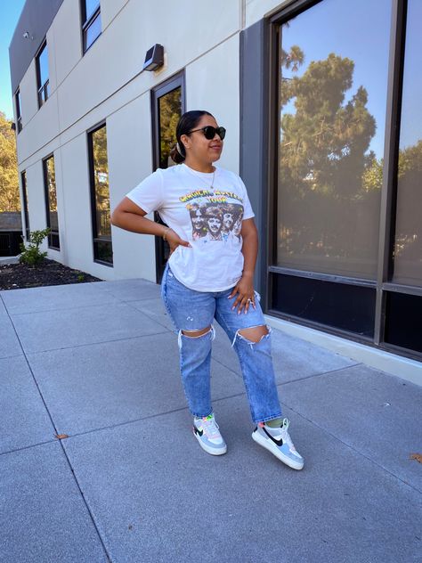 Plus Size Air Force 1 Outfit, Plus Size Airport Outfit, Shadow Af1, Nike Air Force 1 Outfit Woman, Air Force 1 Outfit Woman, Jeans And Sneakers Outfit, Winter Sneakers Outfit, 2024 Clothes, Air Force 1 Outfit