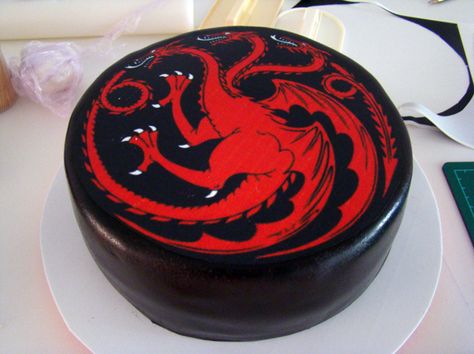 tarta juego de tronos 5 | Flickr: Intercambio de fotos Game Of Thrones Birthday, Dragon Cake, Got Party, Cake Games, Game Of Thrones Art, 14th Birthday, Cupcake Cakes, Game Of Thrones, Birthday Cake