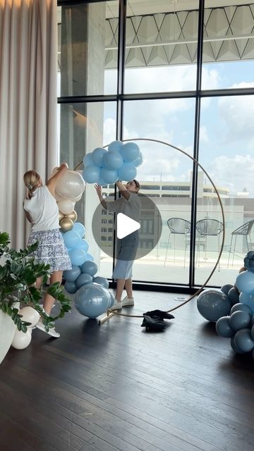 Balloon Arch Ring Ideas, Balloon Stand Ideas Birthday Parties, How To Put Balloons On Circle Arch, Balloons Around Pillars, Circle Balloon Arch Ideas, Round Balloon Arch Ideas, How To Make A Balloon Arch Diy Easy, Baby Boy Balloon Arch, Ballon Arch Back Drop