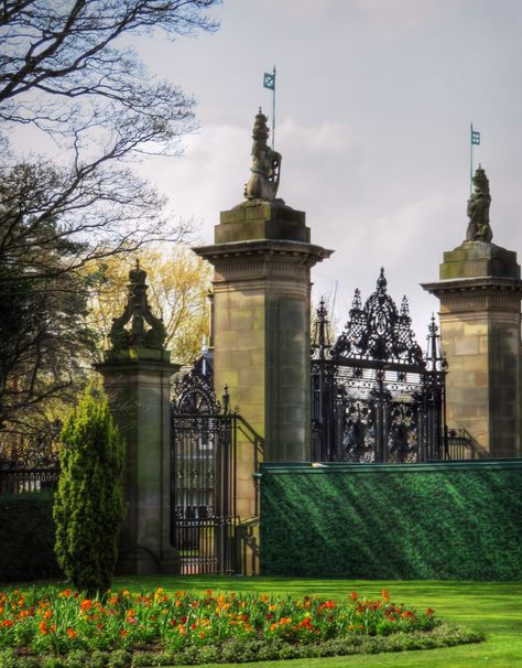 https://flic.kr/p/2fzAs3G | IMG_1019 Holyrood Palace, Big Ben, Palace, Gate, Scotland, Building, Travel