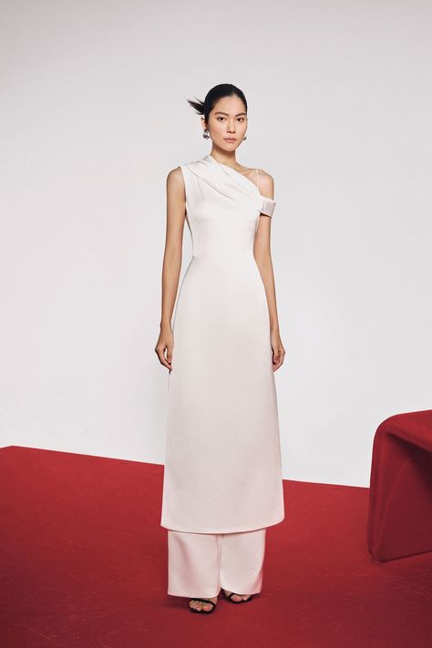 Yen Asymmetric Shoulder Ao Dai - XS/UK4 / White - MEAN BLVD Elegant Silk Dresses, Lookbook Photography, Guo Pei, Minimalist Fashion Women, Mean Blvd, Vietnamese Dress, Minimalist Contemporary, Ankara Dress, Near Future