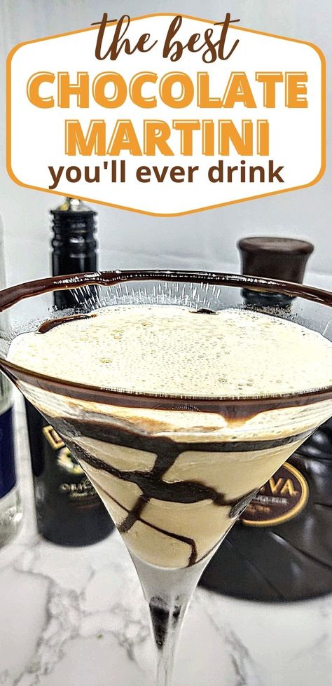 Easy Sweet Martini Recipes, Sophisticated Drinks Cocktails, Best Chocolate Martini, Best Chocolate Martini Recipe, Drinks With Chocolate Vodka, Easy Chocolate Martini Recipe, Chocolate Caramel Martini Recipe, Desert Martini, Chocolate Martini Recipe Easy