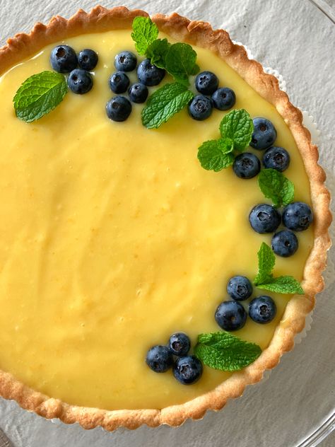 Lemon Pie Decoration, Pie Decoration, Cheesecake Tarts, Lemon Tart, Lemon Pie, Catering Food, Sweet Pie, Wedding Desserts, Pretty Cakes