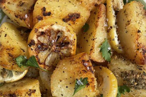 Creamy on the inside, with a hearty, crisp exterior? Yes, please! Lemon Roasted Potatoes, Greek Lemon Potatoes, Roasted Chicken And Potatoes, Roasted Potato Recipes, Lemon Potatoes, Potato Recipes Side Dishes, Coleslaw Recipe, Crispy Potatoes, Potato Dishes