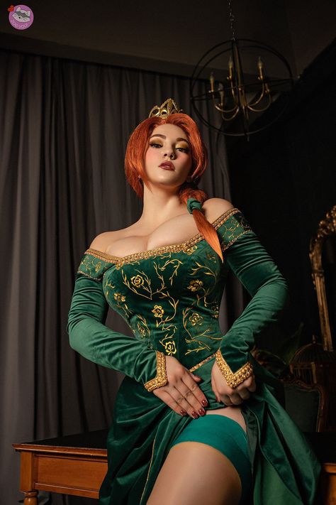 Fiona Cosplay, Triss Cosplay, Fiona Costume, Fiona Shrek, Princess Fiona, Medieval Woman, Queen Photos, Curvy Model, Amazing Cosplay