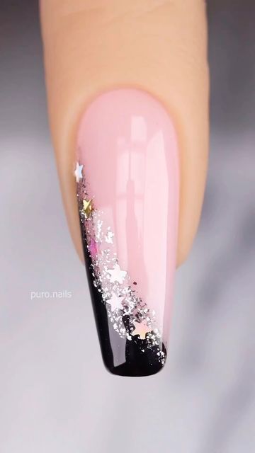 Nail art 💅 Manicure on Instagram: "🖤✨✨✨Credit: @puro.nails" Nail Art Designs For Beginners, Quick Nail Art, Nail Art Designs Images, Art Deco Nails, Gel Nail Art Designs, Fancy Nails Designs, Beauty Nails Design, Gel Nails Diy, Work Nails