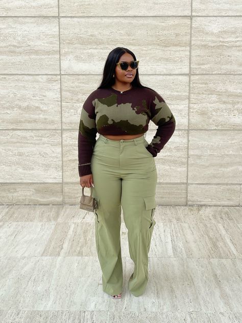 Plus Size Khaki Skirt Outfit, Curvy Girl Outfits Black Women, Plus Size Cargo Pants Outfit, Plus Size Outfits For Fall, Elegant Plus Size Outfits, Trendy Plus Size Outfits, Fall Fashion Plus Size, Khaki Pants Outfit, Money Wedding