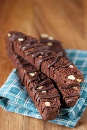 Chocolate Biscotti Recipe, Gluten Free Biscotti, Chocolate Biscotti, Patisserie Sans Gluten, Cookies Gluten Free, Gluten Free Christmas, Biscotti Recipe, Gf Desserts, Gluten Free Sweets