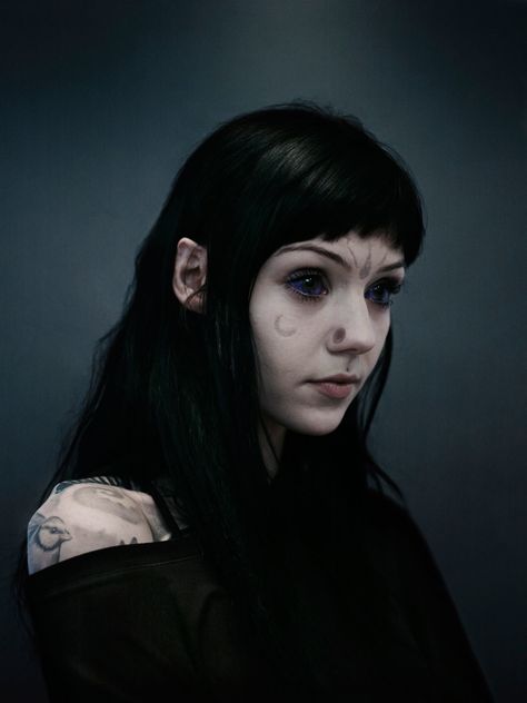 ​grace neutral Grace Neutral, Piercing Face, Henne Tattoo, Tattoo Face, Scar Tattoo, How To Be Graceful, Face Characters, Girl Tattoo, Purple Eyes