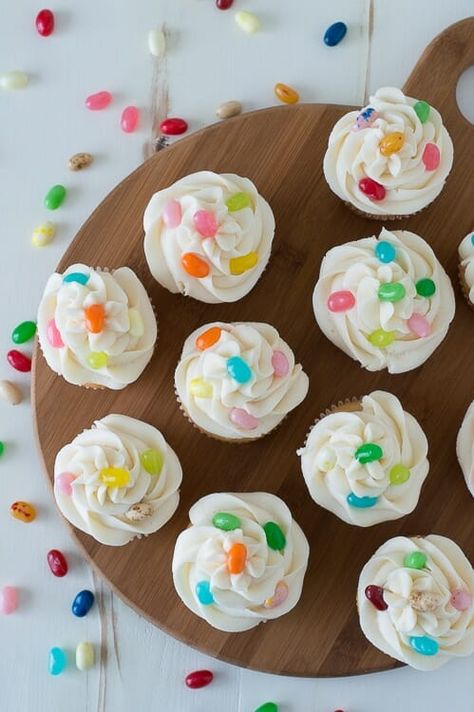 15 adorable Easter cupcakes Jelly Bean Cupcakes, Speckled Egg Cake, Easter Jelly Beans, Easter Cupcakes Decoration, Easter Cupcake Recipes, Lamb Cupcakes, Easter Cupcakes Easy, Easter Bunny Cupcakes, Ideas Cupcakes