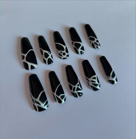 LE SSERAFIM Unforgiven mv inspired nails with interchangeable logo pinkie nails <3 🖤 #smallnailbusiness #lesserafimfan #lesserafimfanart #kpopnails #kpopnailstagram #kpop #nails #nailsart #nailsoftheday #lesserafim #nailsinspiration #naildesign #nails2inspire Le Sserafim Unforgiven Mv, Le Sserafim Unforgiven, K Pop Nails, Kpop Nails, Inspired Nails, Nails Inspiration, Nail Designs, Nail Art, Nails