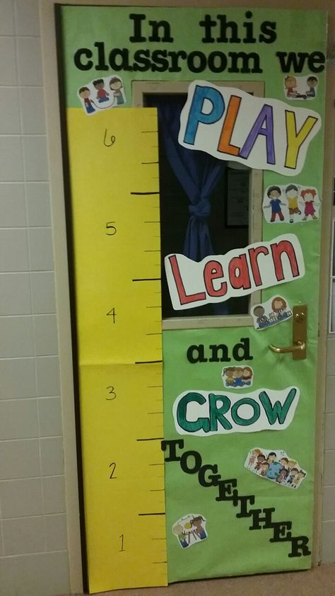 September Door Decorations Classroom, Preschool Door Decorations, Preschool Door, Kids Bulletin Boards, Preschool First Day, Preschool Boards, Teachers Room, School Door Decorations, Prek Classroom