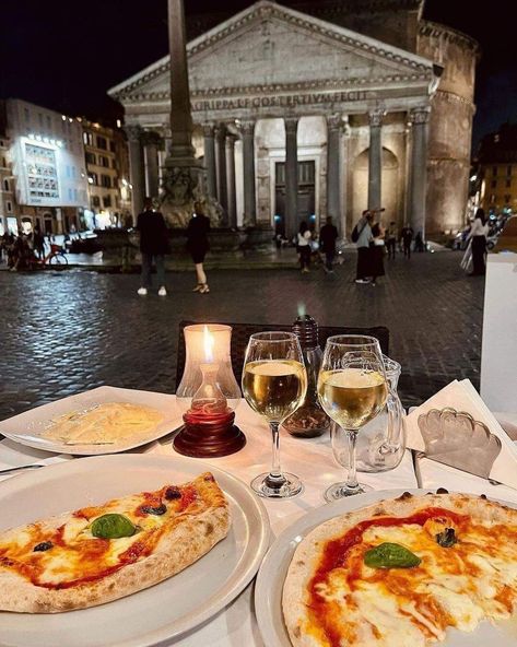 Rome At Night, Italian Aesthetic, Italian Summer, Romantic Dinners, Sweet Life, Most Beautiful Places, Summer Nights, Dinner Table, Night Life