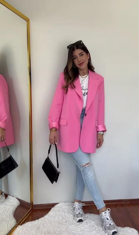 Pink Blazer Outfit Casual Street Styles, Pink Oversized Blazer Outfit, Pink Blazer Outfit Casual, Blazer Outfits Casual Street Styles, Hot Pink Blazer Outfit, White Denim Jeans Outfit, Pink Blazer Outfit, Blazer Styling, Jeans Pants Outfit