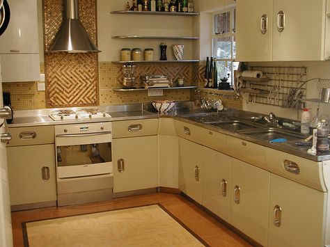 Our English Rose Kitchen | Flickr - Photo Sharing! Funky Kitchens, English Rose Kitchen, Rose Kitchen, Vintage Inspired Room, Steel Company, Funky Kitchen, Retro Kitchens, Pastel Kitchen, Raymond Loewy