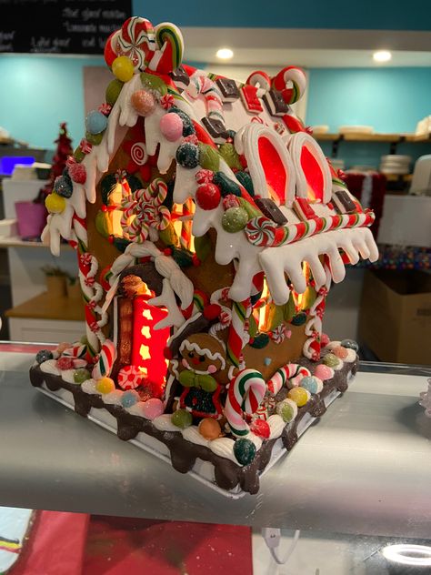 #christmas #gingerbreadhouse #winter Gingerbread House Colorful, Xmas Gingerbread, Gingerbread House Decorations, Christmas Crafting, Christmas Shop, Gingerbread Houses, Winter Aesthetic, Holiday Baking, Gingerbread House