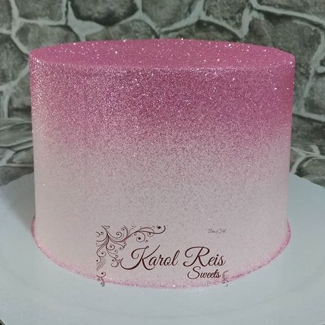 Karol Reis no Instagram: “Mais um queridinho! Baunilha com chocolate branco e doce de leite . . #glowcake #rosaclaro #bolodeaniversario #boloconfeitado…” 23 Birthday Cake, Birthday Cale, Glow Cake, Barbie Doll Birthday Cake, Glitter Birthday Cake, Anniversary Cake Designs, Doll Birthday Cake, Liquor Gifts, Pearl Cake