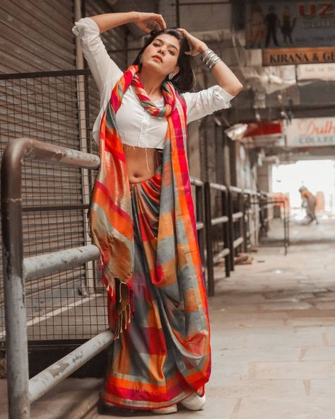 Bohemian Saree Outfits, Boho Saree Look, Saari Collection, Boho Saree, Dhoti Drape, Sari Draping Styles, Catalogue Shoot, Saree Drapes, Draping Styles