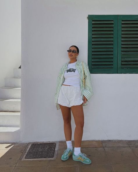 Ellie Beatrice Joslin (@missjoslin) • Instagram photos and videos Ellie Beatrice Joslin, 2024 Fits, Aesthetic Vogue, Adidas Gazelle Indoor, Yellow Adidas, Yellow Outfit, Closet Makeover, Adidas Outfit, Celebrity Beauty