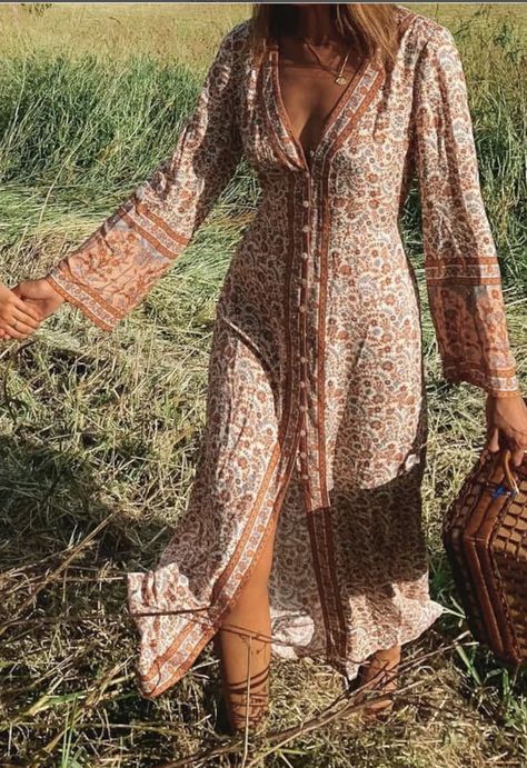 Beach Dress Long, Boho Beach Outfit, Chic Maxi Dress, Boho Mom, Bohemian Dresses Long, Long Sleeve Boho Dress, Outfits 70s, Maxi Dress Summer, Chic Maxi Dresses