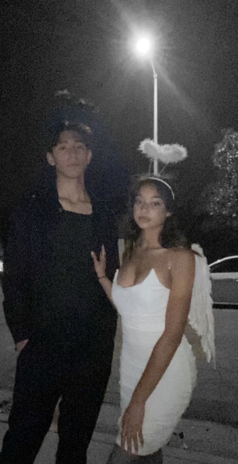 Bestfriend Halloween Costume, Devils Couple Costume, Cute Couple Halloween, Angel And Devil Costume, Dark Angel Costume, Couple Halloween Costume, Angel Halloween Costumes, Halloween Duos, Best Friend Halloween Costumes