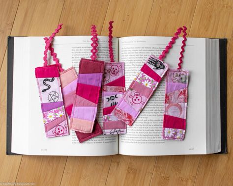 Tutorial: Quilt As You Go Scrappy Bookmark Quilt As You Go Blocks, Quilted Bookmarks, Quilted Projects, Diy Bookmark, Kindergarten Coloring Pages, I Love Myself, Quilt As You Go, Diy Birthday Party, Love Myself