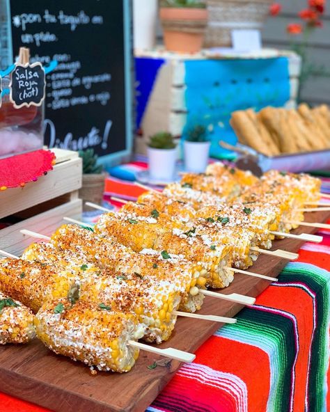 Mexican Taco Party Ideas, Mexican Food Birthday Party Ideas, Backyard Taco Party, Food Ideas For Mexican Theme Party, Mexican Food Table Fiesta Party, Mexican Food Wedding Reception Ideas, Mexican Wedding Catering, Taco Bar Party Ideas Food Stations Mexican Fiesta, Mexican Cuisine Aesthetic