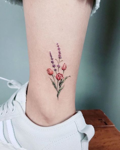 Tulip Tattoo, Lavender Tattoo, Single Needle Tattoo, Bouquet Tattoo, Red Rose Tattoo, Floral Tattoo Sleeve, Tatuaje A Color, Dainty Tattoos, Elegant Tattoos