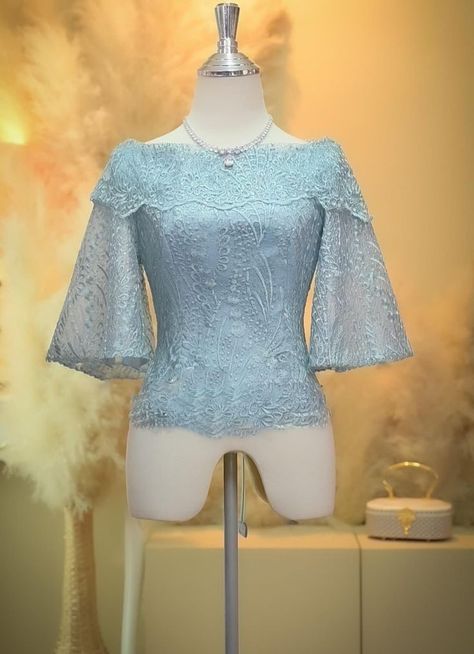 Lace Blouse Styles, Traditional Wedding Outfits, Club Party Dress, Kebaya Dress, Elegant Outfit Classy, Gowns Dresses Elegant, Myanmar Dress Design, Batik Fashion, Thai Dress