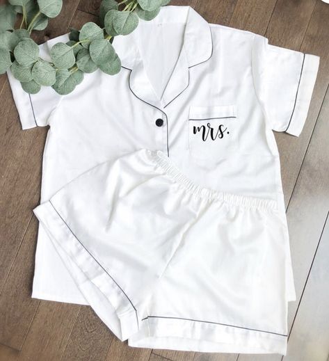 Bride Pajama Set, Bride Pajamas, Bridal Party Pajamas, Bride Pajama, Bridesmaid Pajamas, Bridesmaid Pajama Set, Wedding Place Names, Bridesmaid Pyjamas, Girls Robes