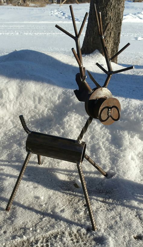 Christmas Welding Projects, Rebar Reindeer, Reindeer Diy, Diy Tv Stand, Spring Animals, Welding Art Projects, Mig Welding, Diy Tv, Metal Spring