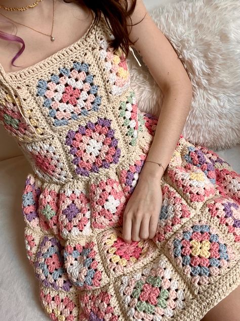 Crochet Cottage, Granny Square Haken, Gilet Crochet, Mode Crochet, Haken Baby, Crochet Fashion Patterns, Granny Square Blanket, Crochet Dress Pattern, Crochet Diy