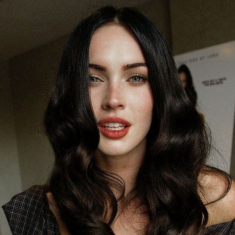 Megan Fox Jennifer's Body, Megan Fox Pictures, Megan Denise Fox, Jennifer's Body, Long Dark Hair, Portrait Photos, Megan Fox, Crochet Hair Styles, Dark Hair