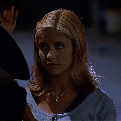 Buffy Summers Hair, Buffy Summers, Sarah Michelle Gellar, Scream, A Woman, Hair, Blue