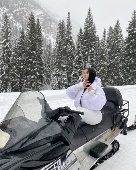 Ski Trip Outfit, Black Girls Luxury Lifestyle, Denver Travel, Ski Outfit, Vacation Mood, Trip Outfits, Ski Trip, Snowmobile, Instagram Inspiration